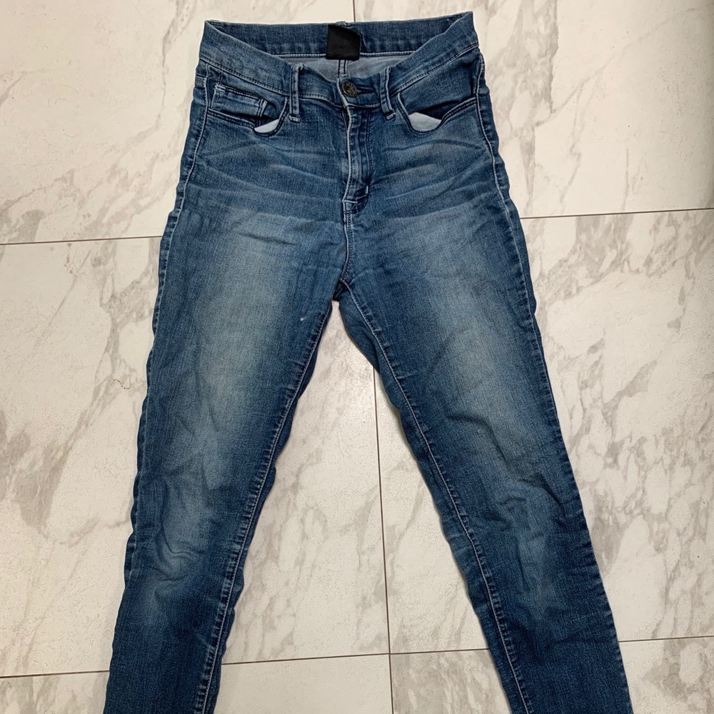 Blue skinny jeans